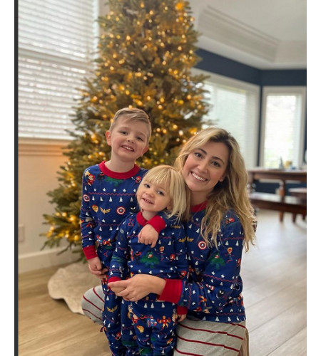 Justine Cassotta's wife and children celebrating Christmas